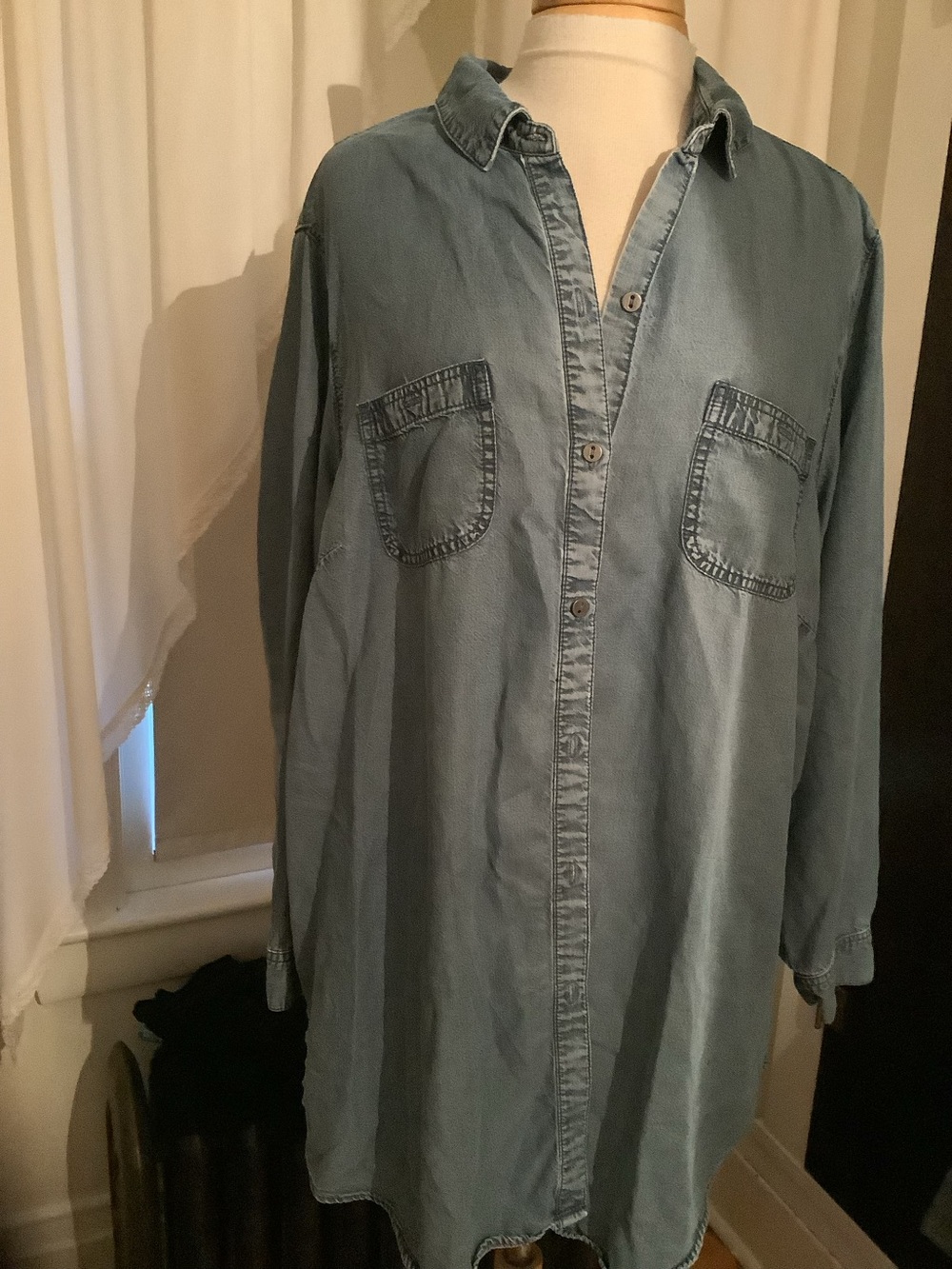J. Jill Denim Button-Front Chambray Top in Faded Blue - Picture 3 of 11